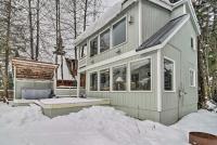 Cabin with Hot Tub and Views 1 Mile to Alyeska Resort - Chambres d’hôtes