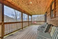 3 Mi to Snowshoe Resort Cabin with Hot Tub - B&B Slaty Fork