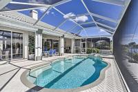 Canalfront Pool and Hot Tub Home in Cape Coral - B&B