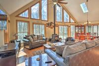 Cozy Retreat with Deck and Hot Tub, 20 mins to Kalahari - B&B Tobyhanna