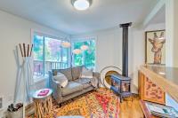 House w/ Deck on Whidbey Island, 1 Mi from Shore! - Ferienwohnung Clinton