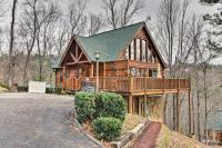 B&B Sevierville - Hatcher Mtn Retreat Sevierville Cabin with Hot Tub! - Bed and Breakfast Sevierville