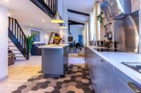 PENTHOUSE Loft 5MIN PALAIS DES FESTIVALS AND BEACH terrace view on castle - B&B Cannes