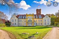 Schloss Lelkendorf Apartment Ulrichshusen Maisonette Fewo Mecklenburger Seenplatte mit Dachterrasse Nähe Ostsee - B&B