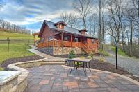 B&B Dundee - Rustic Dundee Log Cabin with Hot Tub and Forest Views! - Bed and Breakfast Dundee