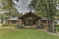 Kingston House with Fire Pit, Short Walk to Lake! - B&B