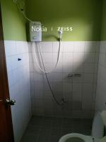 Vierbettzimmer mit Dusche