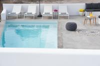 Apartment with Pool View 