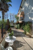 Lakehouse Bed and Breakfast - B&B Canyon Lake