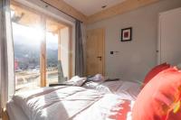 Apartment with Mountain View