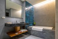Deluxe Double Room with Balcony and Sea View