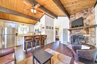 Cozy Cabin with Deck and Fireplace in Big Bear! - B&B