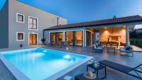 Villa & Jardin - Luxury Villa with swimming pool - B&B Vrh