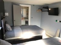 Zweibettzimmer mit Bad