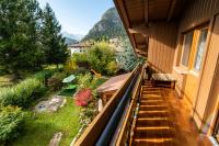 Apartment with Mountain View