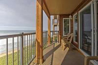 B&B Lincoln City - Comfortable Lincoln City Condo with Patio and Views! - Bed and Breakfast Lincoln City