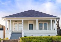 Restored 1930s Uptown Bungalow 2 min. to Magnolia - B&B