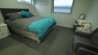 Habitación con cama grande
