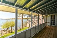 Bayfront Hancock Cottage with Beach Access and Views! - B&B Hancock