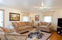 Modern Beautiful Apartment-5 Beds-Full Kitchen-Parking-Super Clean-Great for Groups - B&B Boston