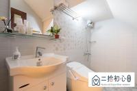 Kamer met Queensize Bed en Gedeelde Badkamer