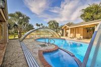 Pool and Game Room Waterfront Harlingen Home - Chambres d’hôtes