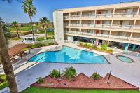 Corpus Christi Beachfront Condo with Pool Access! - B&B Corpus Christi