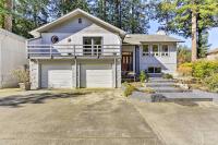Riverfront Crescent City Home, 8 Mi to Beach! - Ferienwohnung Smith River