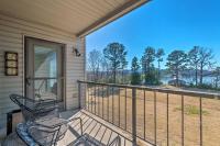 Balcony, Pool and Hot Tub Cozy Condo in Arkansas! - B&B Lake Hamilton