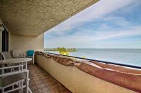 B&B Hudson - Hudson Resort Condo with Gulf Views and Beach! - Bed and Breakfast Hudson