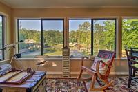 Waterfront Midway Home with Sunroom and Large Yard - Ferienwohnung Midway