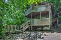 2 Mi to Town! Gatlinburg Chalet w/ Hot Tub - Chambres d'hôtes Gatlinburg