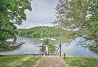 Private Dock Waterfront Gem on Lake of the Ozarks - B&B