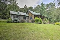 B&B Berkeley Springs - Creekside Berkeley Springs Cabin on 35 Acres! - Bed and Breakfast Berkeley Springs