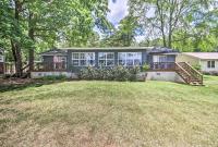 Waterfront Lake Sinclair Home with Boat Dock! - B&B