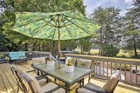 B&B Monticello - 1-Acre Family Home with Pool about 11 Mi to Greensboro - Bed and Breakfast Monticello