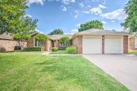 Lubbock Home with Deck and Yard - 8 Miles to TTU! - B&B