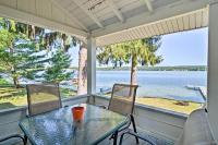 B&B Petoskey - Petoskey Waterfront Cottage with Deck and Grill! - Bed and Breakfast Petoskey