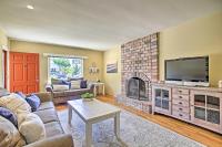 Oceanside Home with Yard - Walk to Beach and Pier - B&B