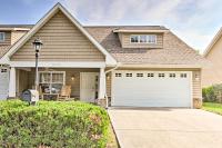 Home with Community Pool - 2 Miles to The Island! - B&B