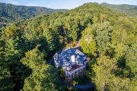 B&B Asheville - Asheville Retreat with Hot Tub and Game Room! - Bed and Breakfast Asheville