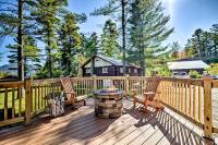 B&B Lake Pleasant - Cozy Speculator Cottage about 2 Miles to Ski Resort! - Bed and Breakfast Lake Pleasant