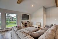 Home on San Jacinto River with Pool, Dock and Deck! - B&B Houston