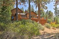 Hot Tub & Lake Tahoe Views: Kings Beach Lodge - B&B Kings Beach
