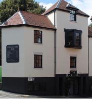 The Black Hole - Bed and Breakfast