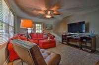 Cute Emporia House - Mins to Downtown and ESU! - B&B Emporia