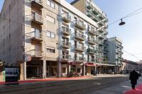 Host Wise - Trendy Bright Flats with Jacuzzi - 5 min Beach - B&B