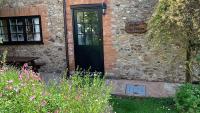 Cider Cottage - 3 Bedroom - Onsite Parking - B&B