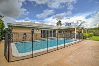 Riviera Beach Vacation Home with Pool Walk to Beach - Chambres d’hôtes