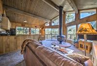 B&B Big Bear - Charming Big Bear Cabin with Deck - 5 Mi to Resort! - Bed and Breakfast Big Bear